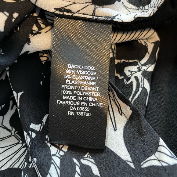 Black and white floral sleeveless blouse - Picture 3 of 6